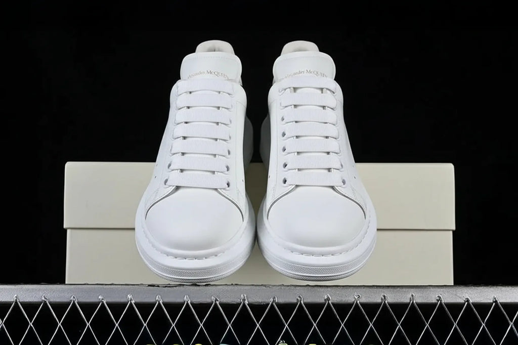 Alexander McQueen - Men's Oversized Sneaker en White/Black