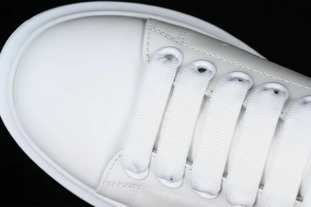 Alexander McQueen - Men's Oversized Sneaker en White/Black