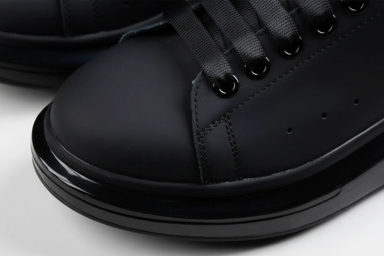 Alexander McQueen Oversized Sneaker - Triple Black