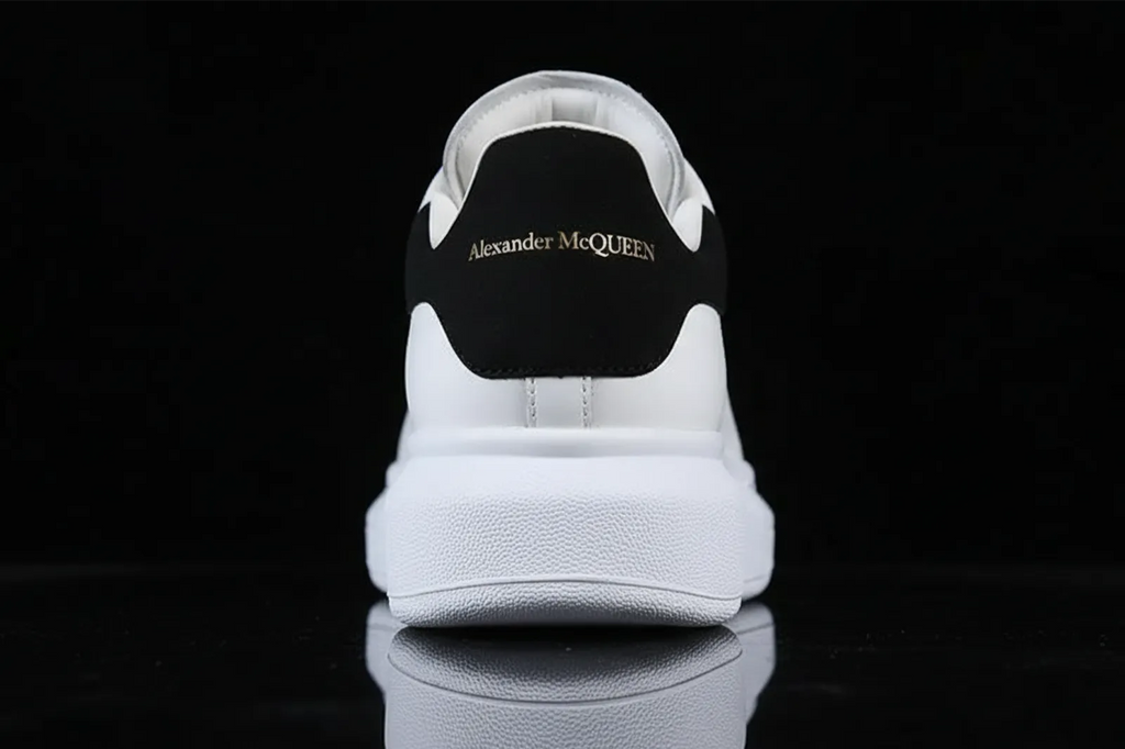 Alexander McQueen - Men's Oversized Sneaker en White/Black