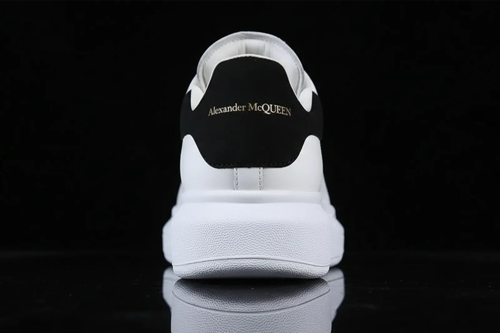 Alexander McQueen - Men's Oversized Sneaker en White/Black